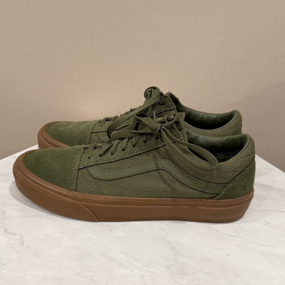 🔥Vans Women’s Green Suede Sneakers with Brown Sole Size 9 EC🔥